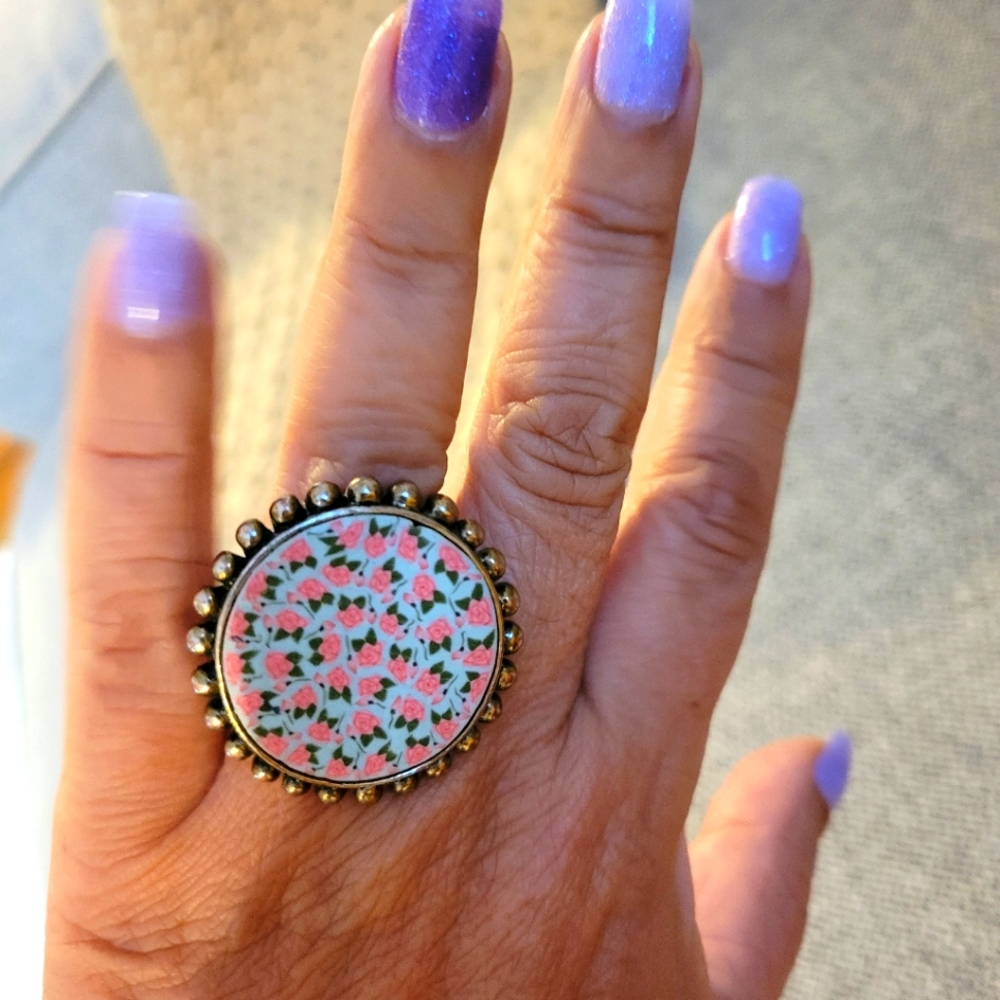 Beautiful unmarked ring